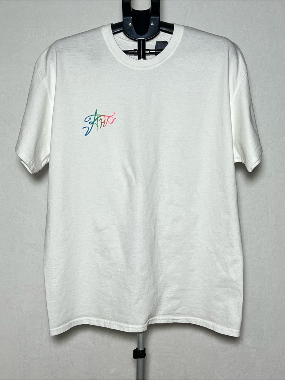 GILDAN White “Arc” Script Graphic Tee - size XL